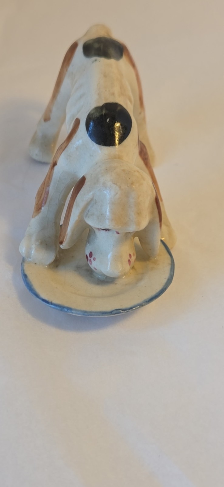 VTG Ceramic Bloodhound Hound Dog Licking Plate Figurine Hand Painted JAPAN