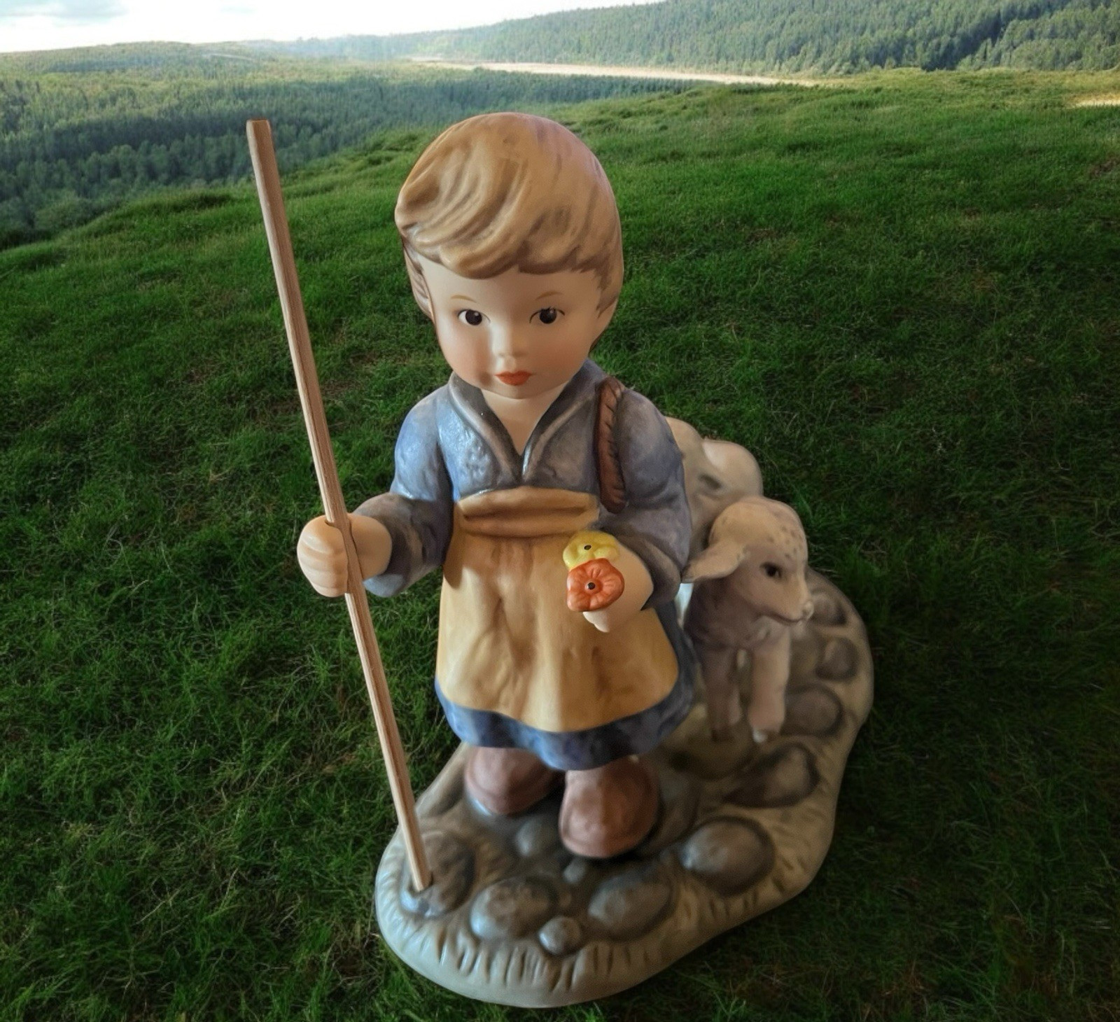 Goebel O Come All Ye Faithful Young Boy Shepherd Figurine 1997 BH 51 Vintage