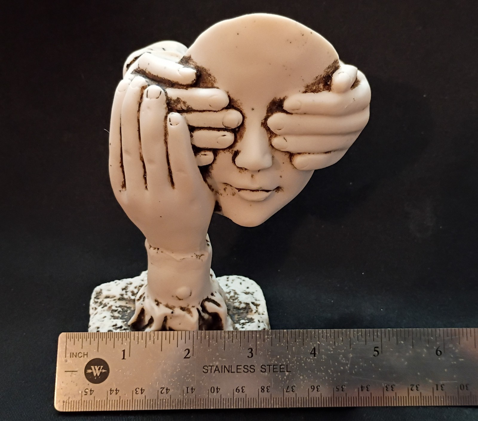 Abstract Sculpture ‘ Face and Hands ‘ Statuette – Polyresin – 5.25″ H x 5″ W