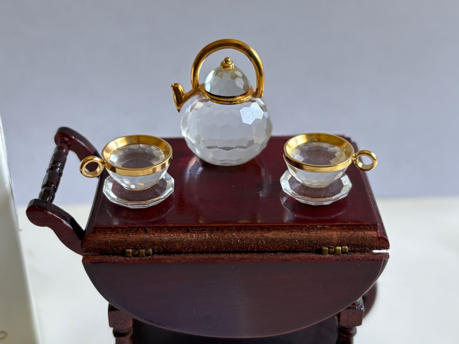 Swarovski Crystal Memories Tea Set Miniature Teapot Cups w/ Box & Wood Teacart