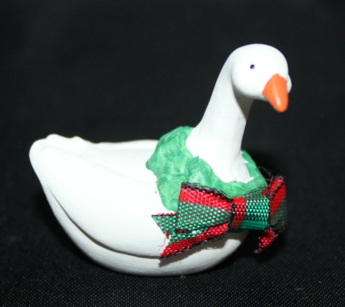 Hallmark Merry Miniature – 1985 – Ceramic White Goose with Plaid Bow – XHA3522