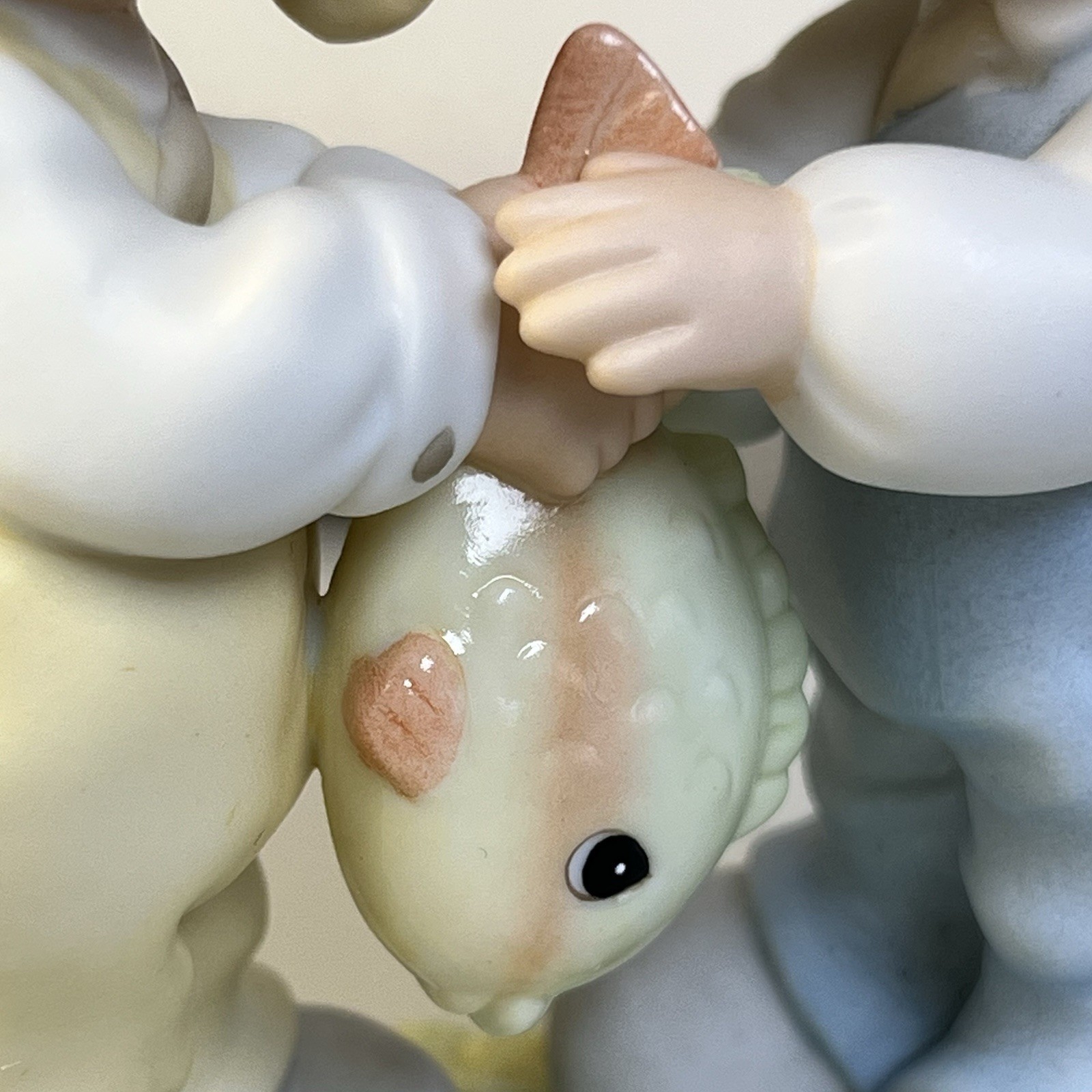 Precious Moments “O-Fish-Aly Friends for a Lifetime” porcelain figurine Mint Box