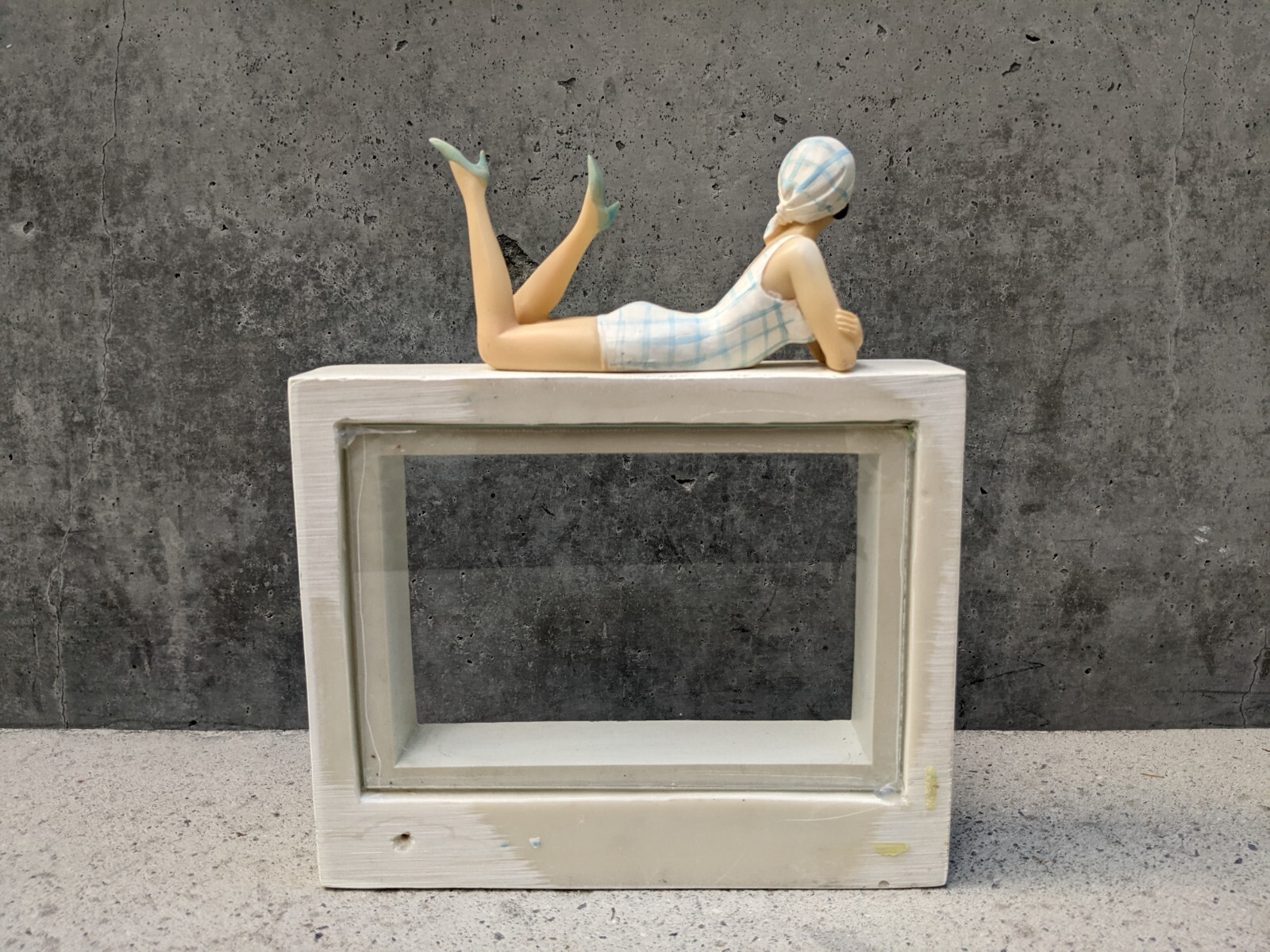 Retro Bathing Beauty Roaring 20’s Style Figurine Sunbathing – Glass backed Frame