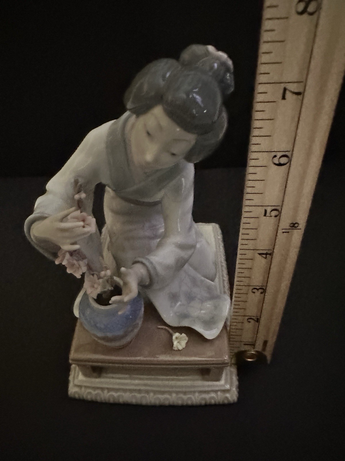 Lladro #4840 Japanese Geisha Flower Arranger Glossy Porcelain Vintage Retired