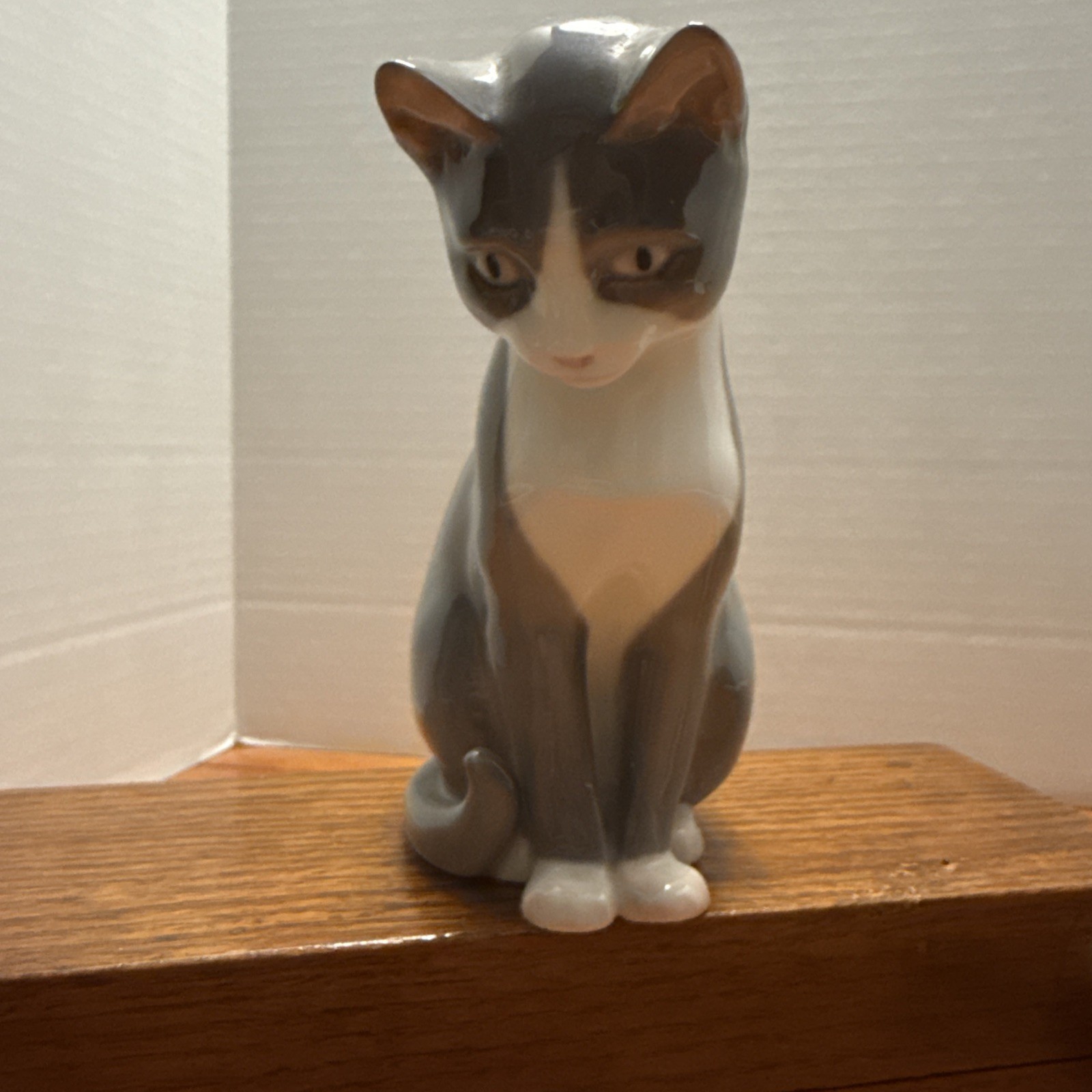 VINTAGE BING & GRONDAHL B&G GRAY CAT PORCELAIN FIGURINE 1876 MADE IN DENMARK