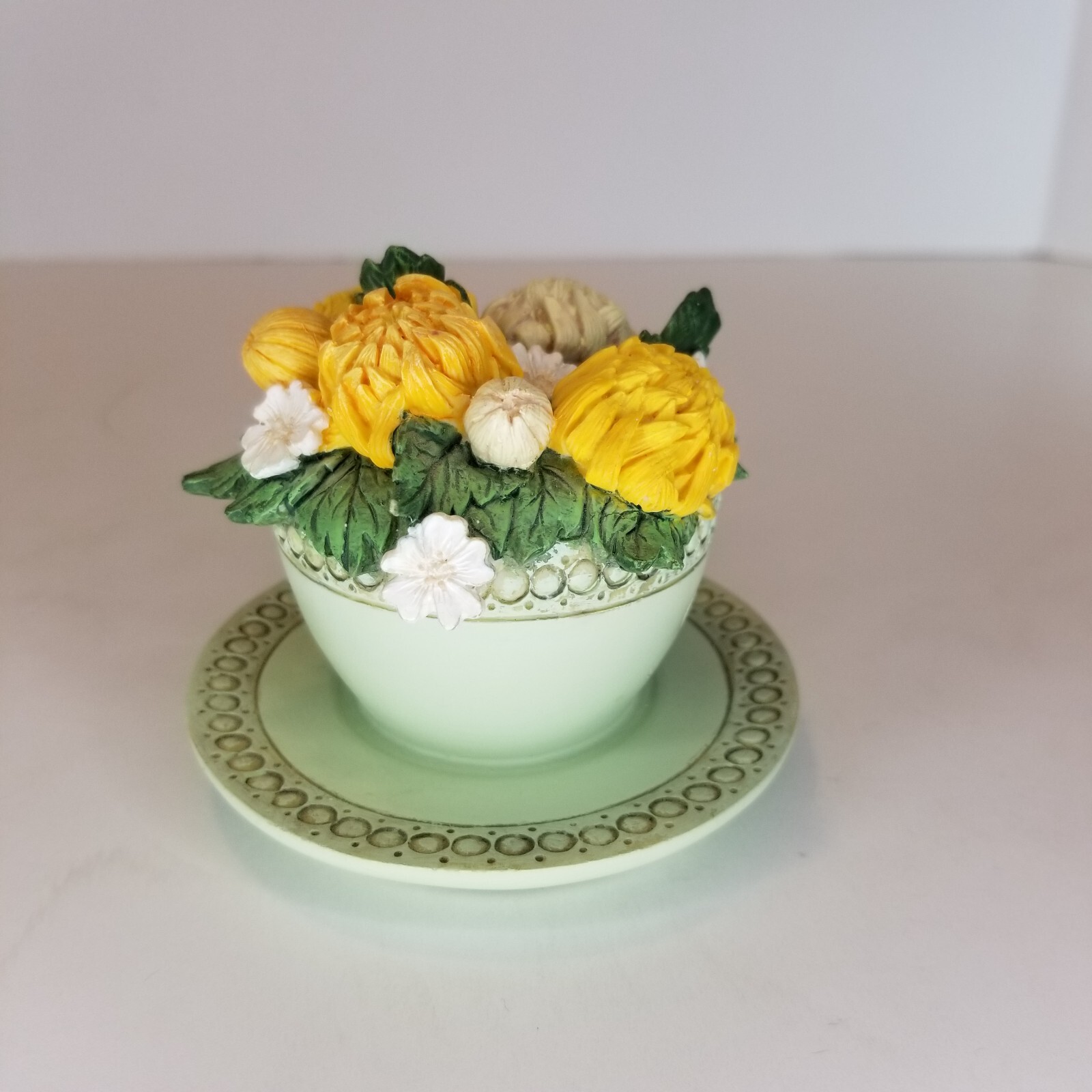 Avon November Flower Of The Month Musical Teacup Chrysanthemum Multicolor.