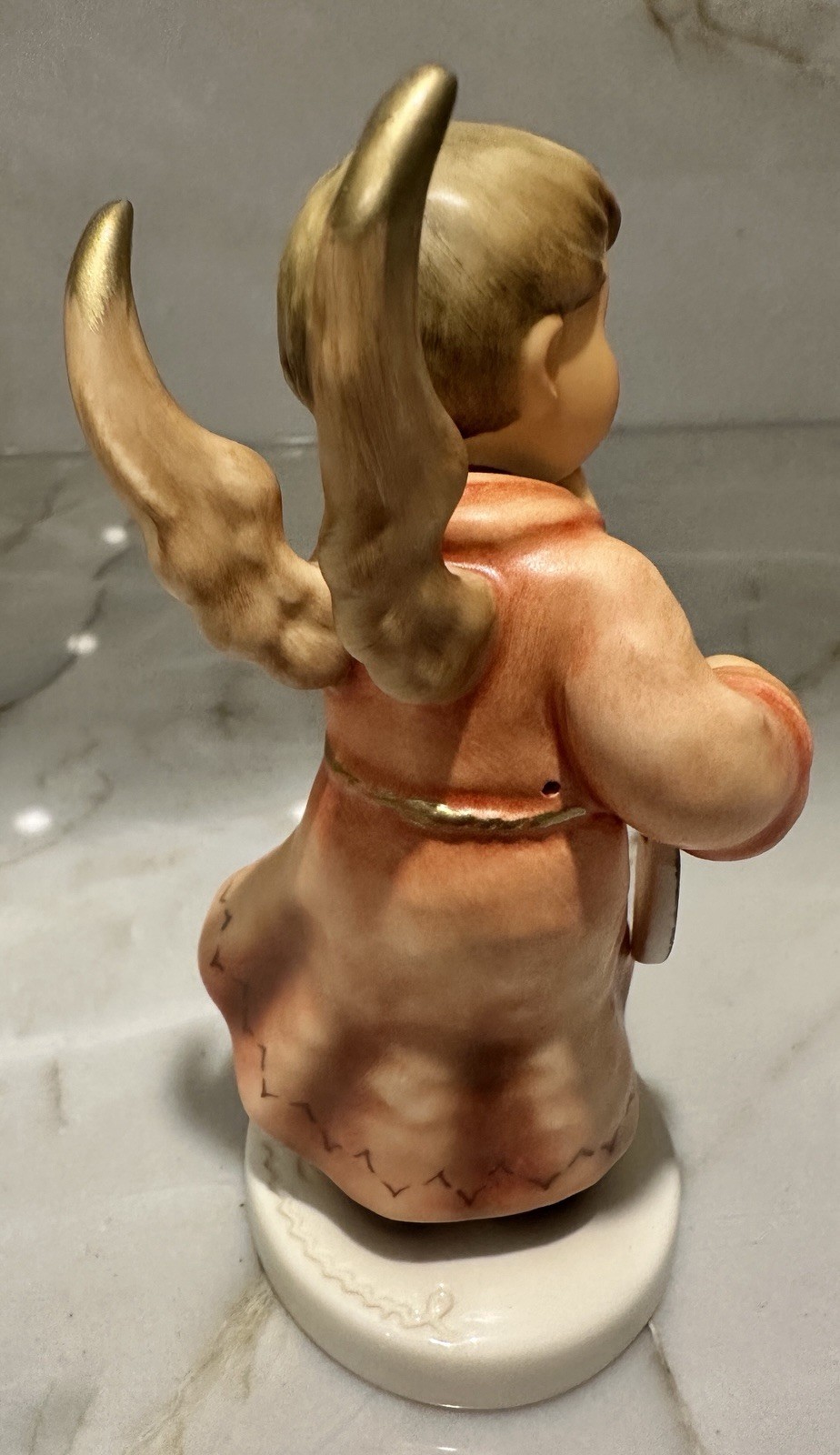 HUMMEL ANGEL OF LOVE 2018 Annual Angel Figurine W/ HEART Pristine W/Box Germany