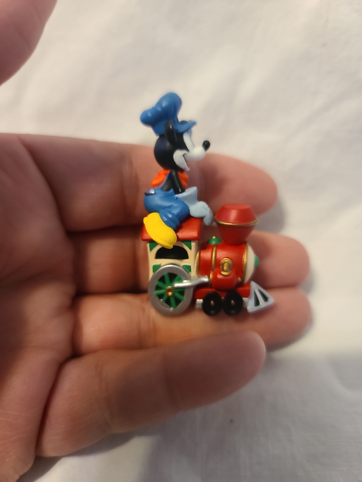 (B) Merry Miniatures Mickey’s Locomotive 1998 Hallmark Figurine 1 of 5