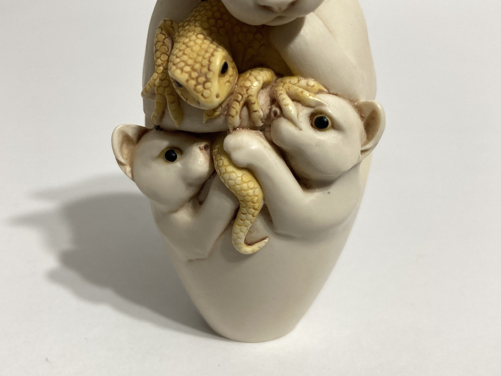 Harmony Kingdom Kiss N Cuddle Cat Lizard Trinket Box Figurine