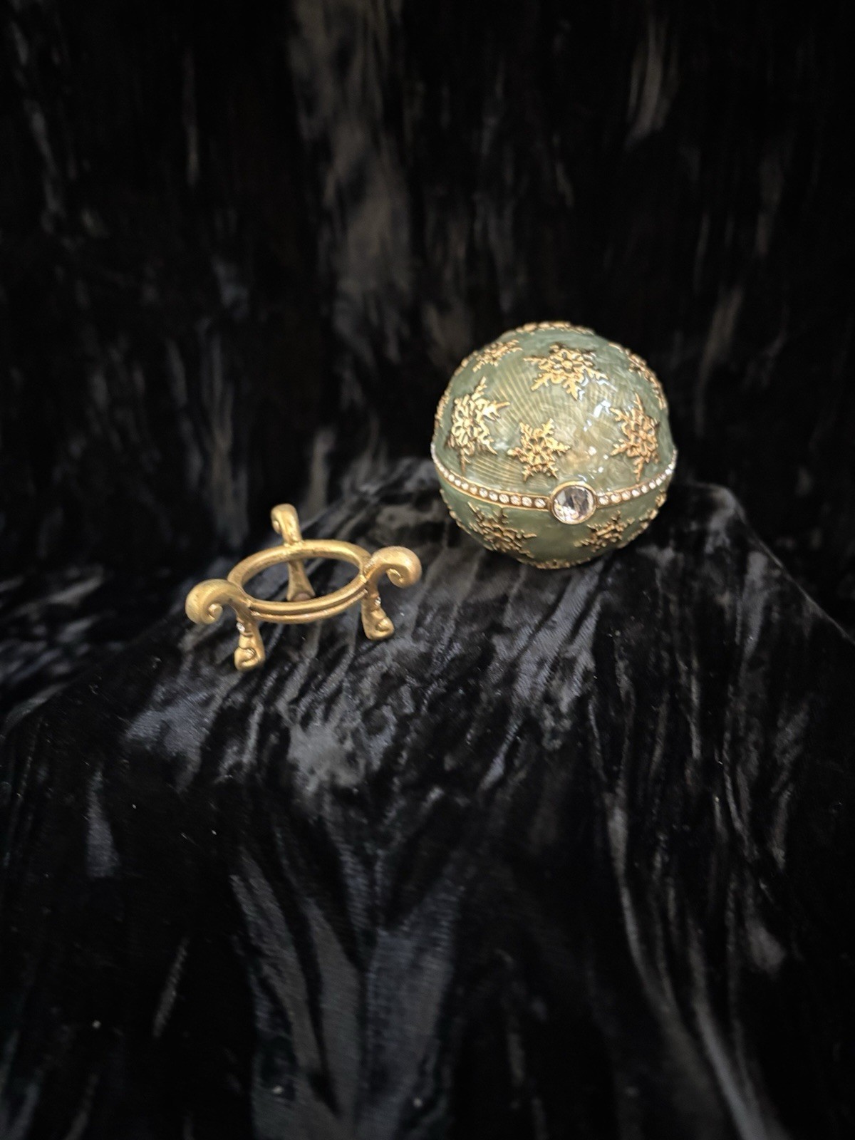 Joan Rivers NIB Limited Edition Tiny Treasures Egg Keepsake Box, With Necklace