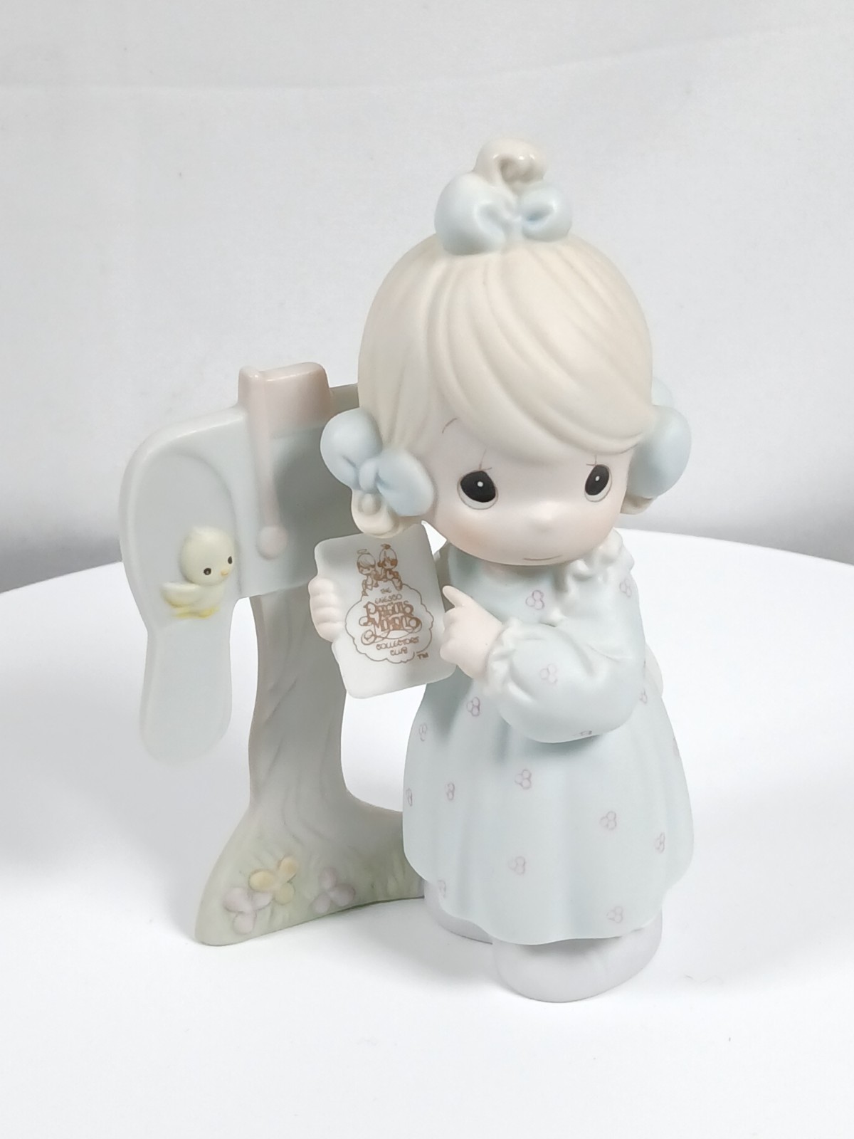 Precious Moments Club Figurine: 1991 “Sharing the Good News Together” #C0011