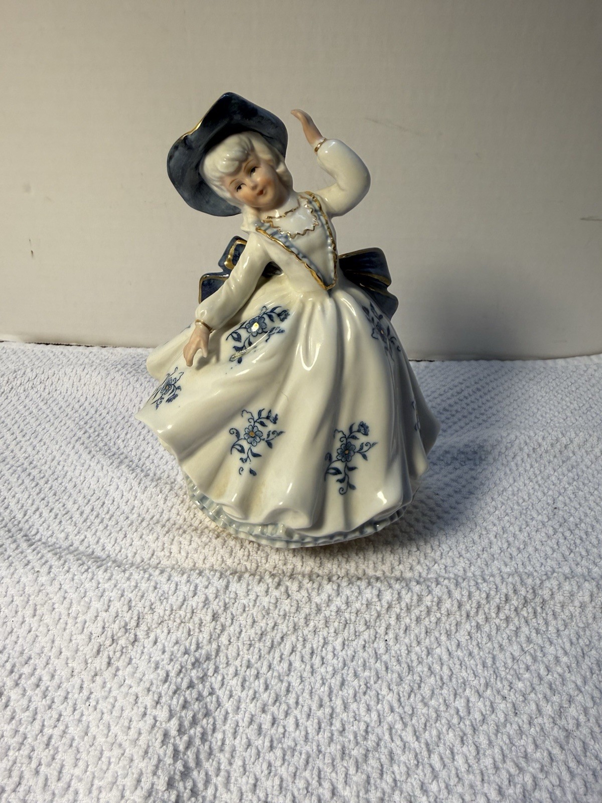 Vintage Giftcraft Porcelain Lady Figurine Music Box, 6.5”
