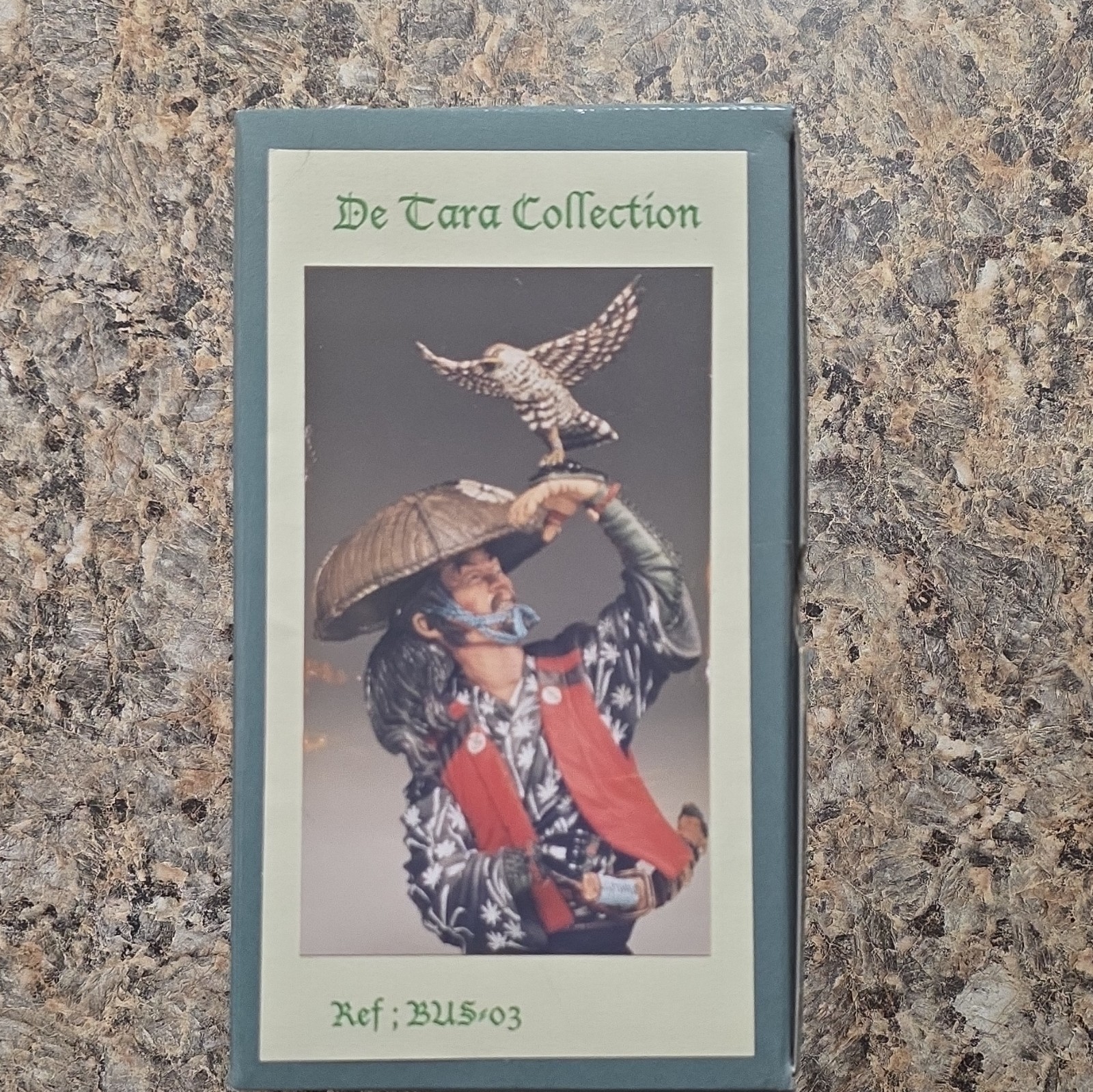 De Tara Collection Japanese Falconer Figurine Green Boxed Ref BUS-03