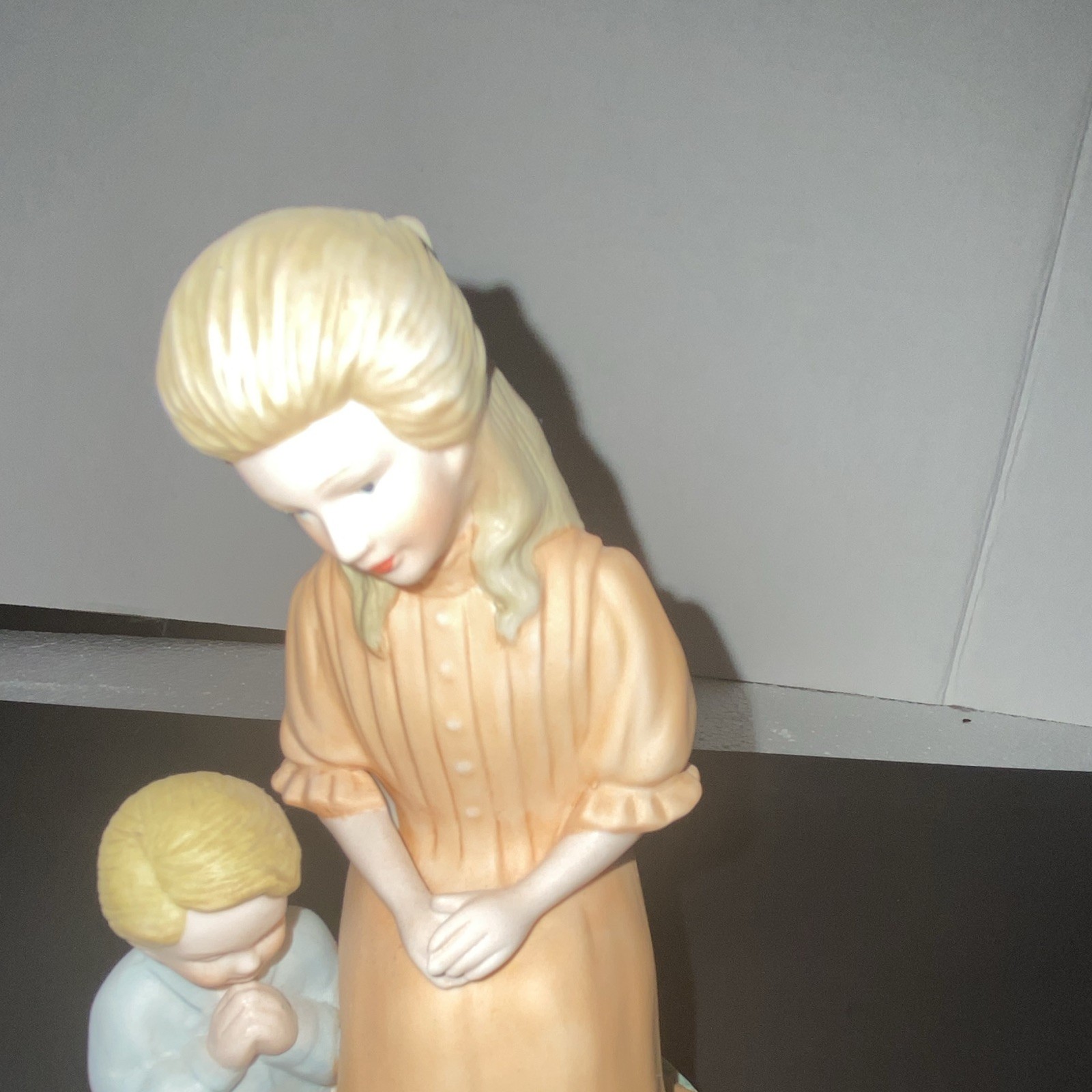Heritage House Memories Porcelain/Wood Prayer Figurine Signed 1994 9in