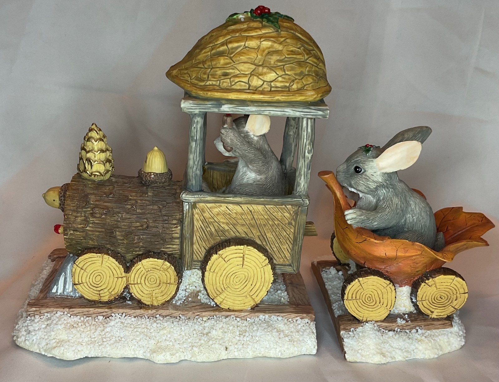 Charming Tails – “Charming Choo-Choo and Passenger” – 87/579