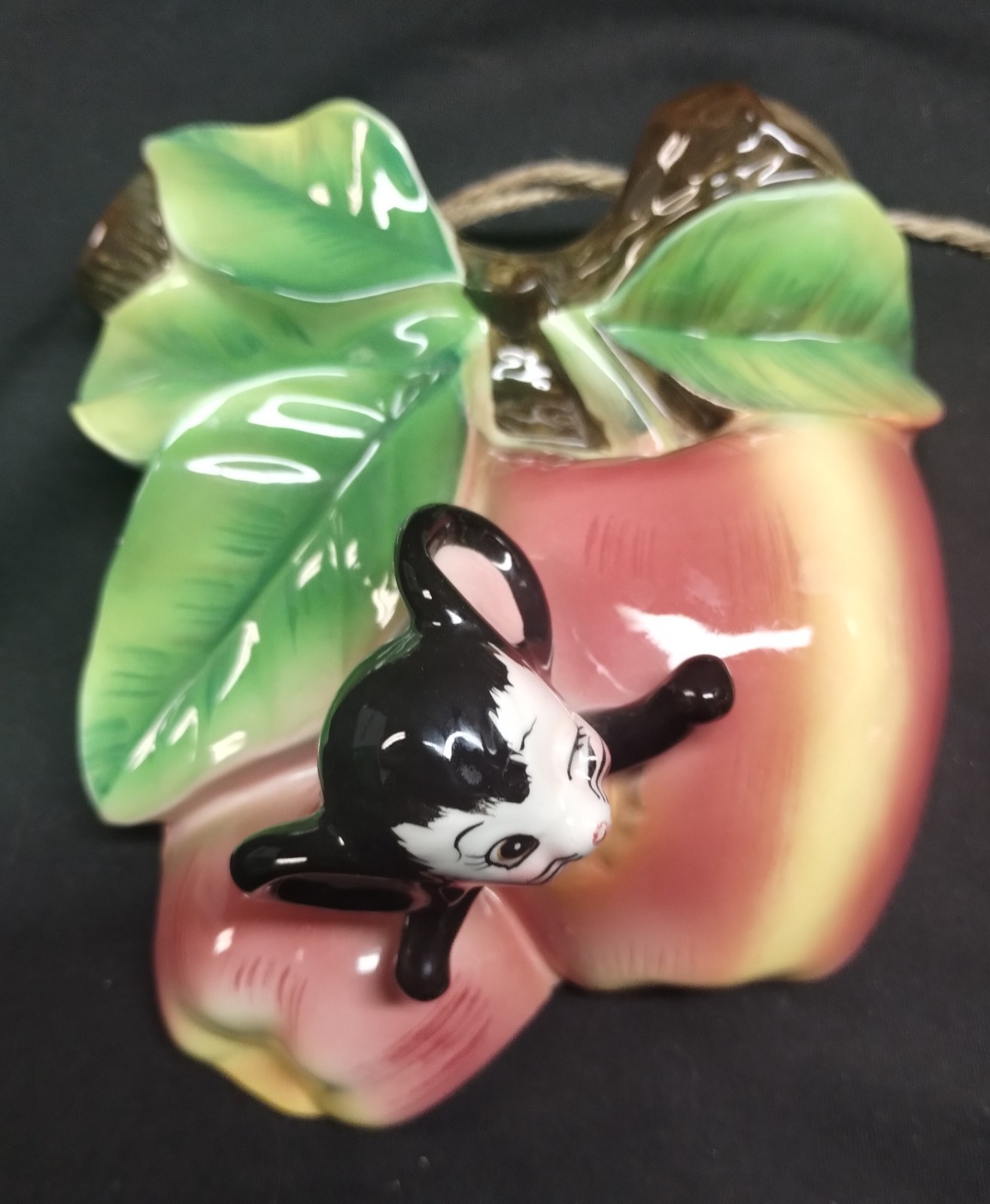 4 Enesco Ceramic Wall Pockets MOUSE in Leaves and Fruit