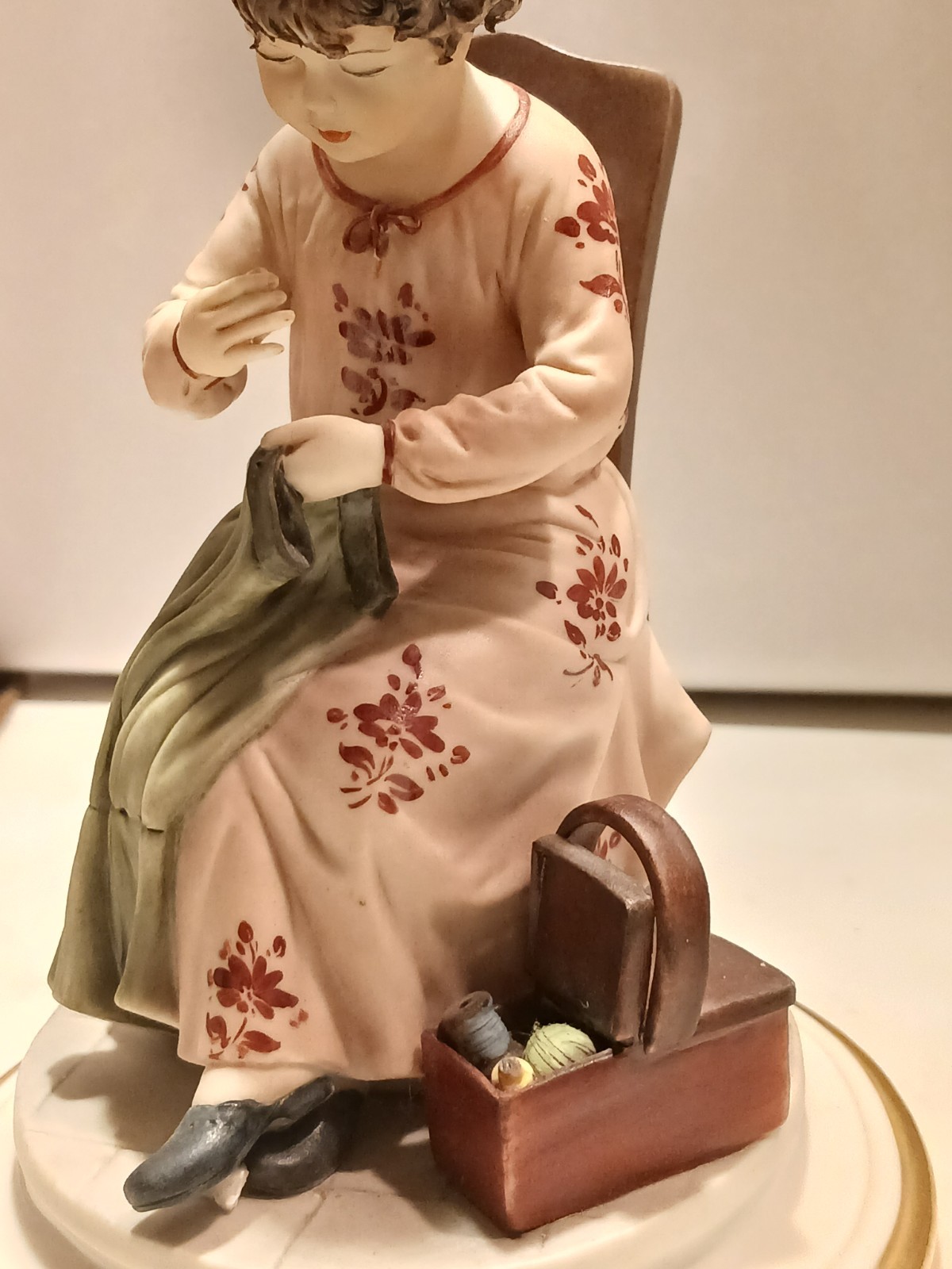 Capodimonte Sandro Maggioni Girl Sewing *RARE*