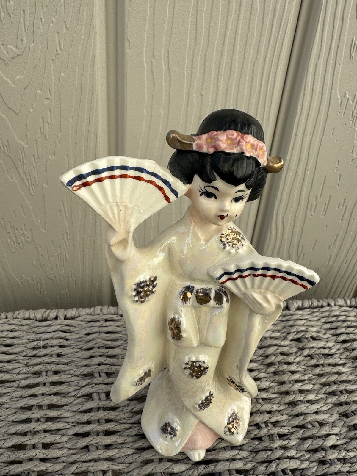 Vtg MCM Iridescent Japanese Geisha Girl Figurine Fan kimono Made In Japan Gold