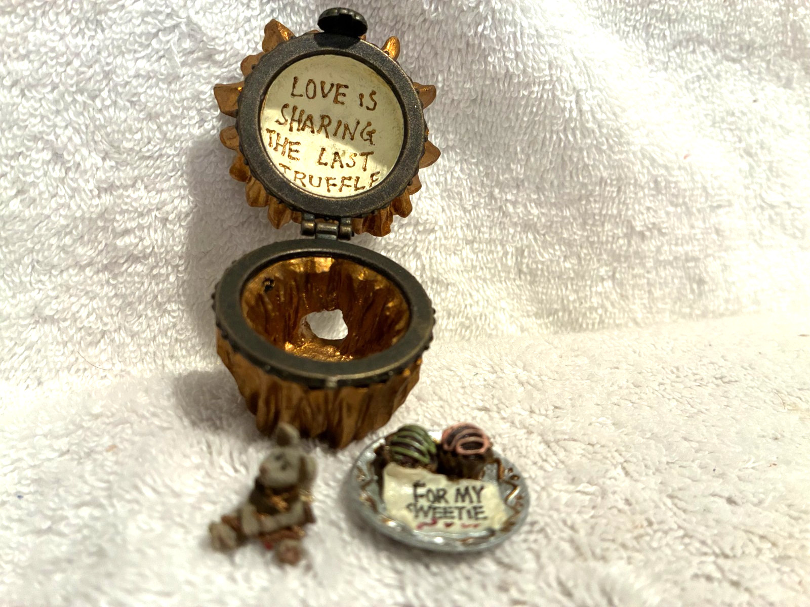 Boyds Bears Treasure Box Lovie’s Truffle 2″ t x 1 3/4″ x 1 3/4″