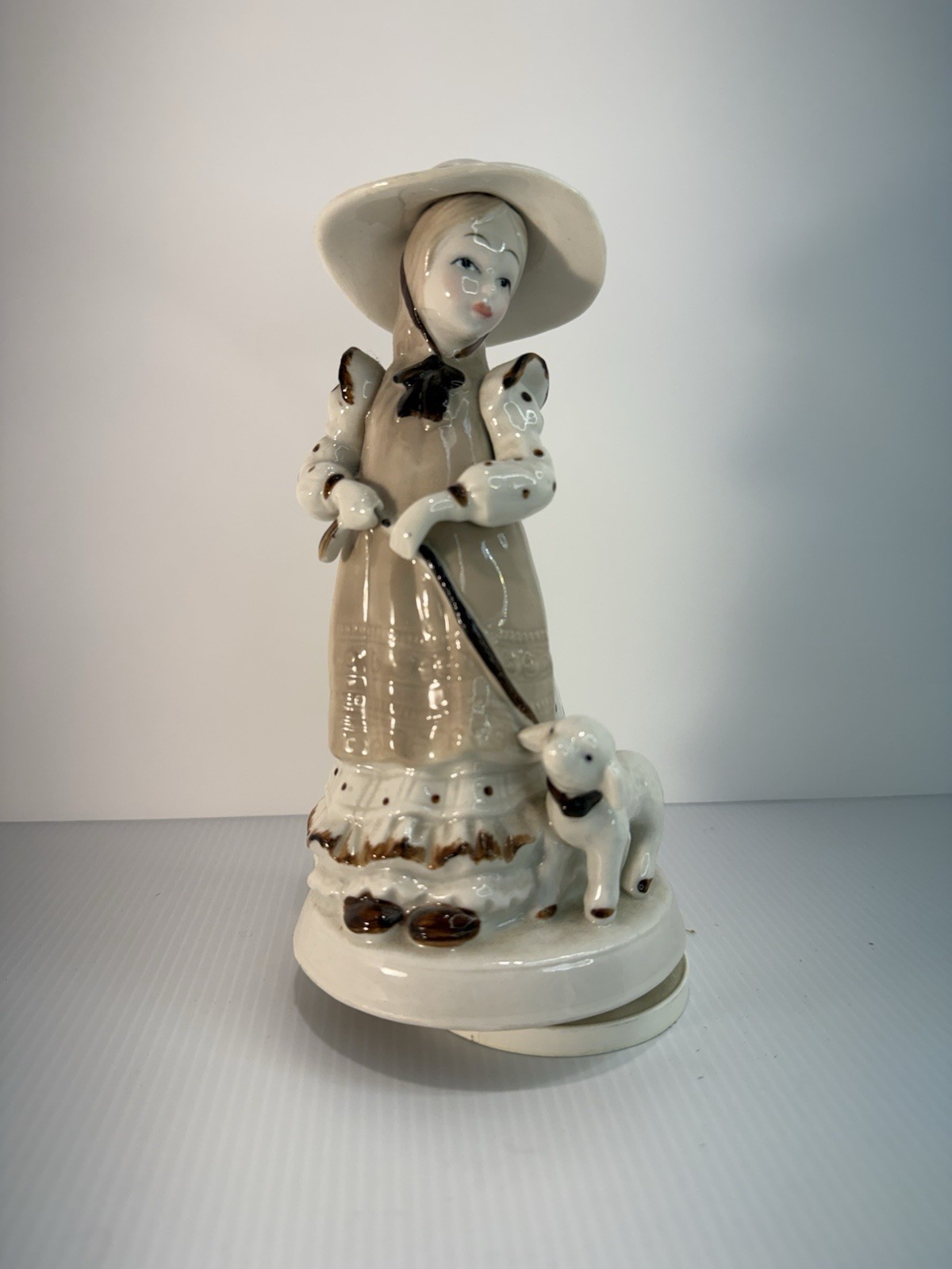 Vintage 1970-1980 Price Products porcelain musical figurine a girl with a lamb