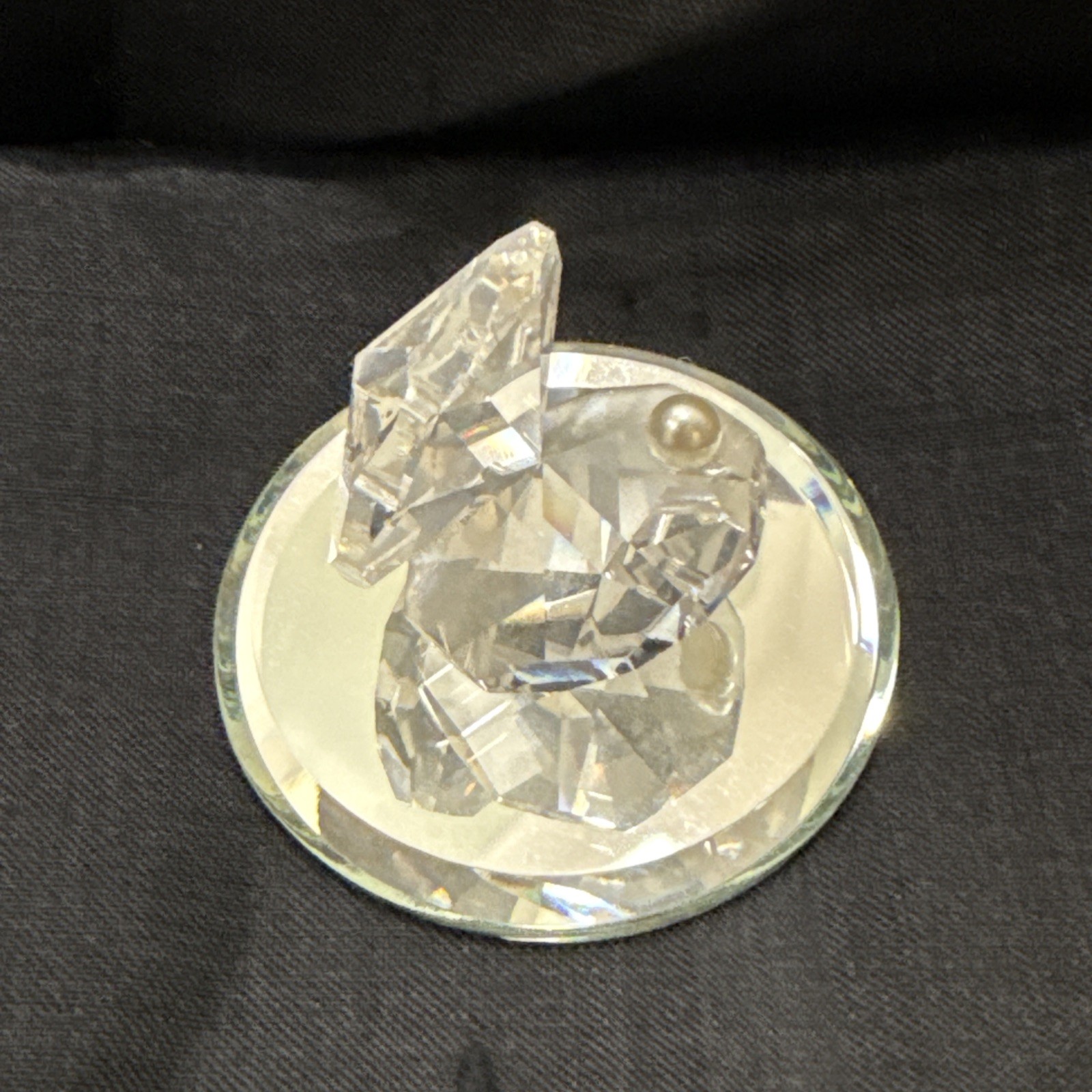 Crystal Reflections Crystal Clear Oyster Clam Shell Figurine with Pearl