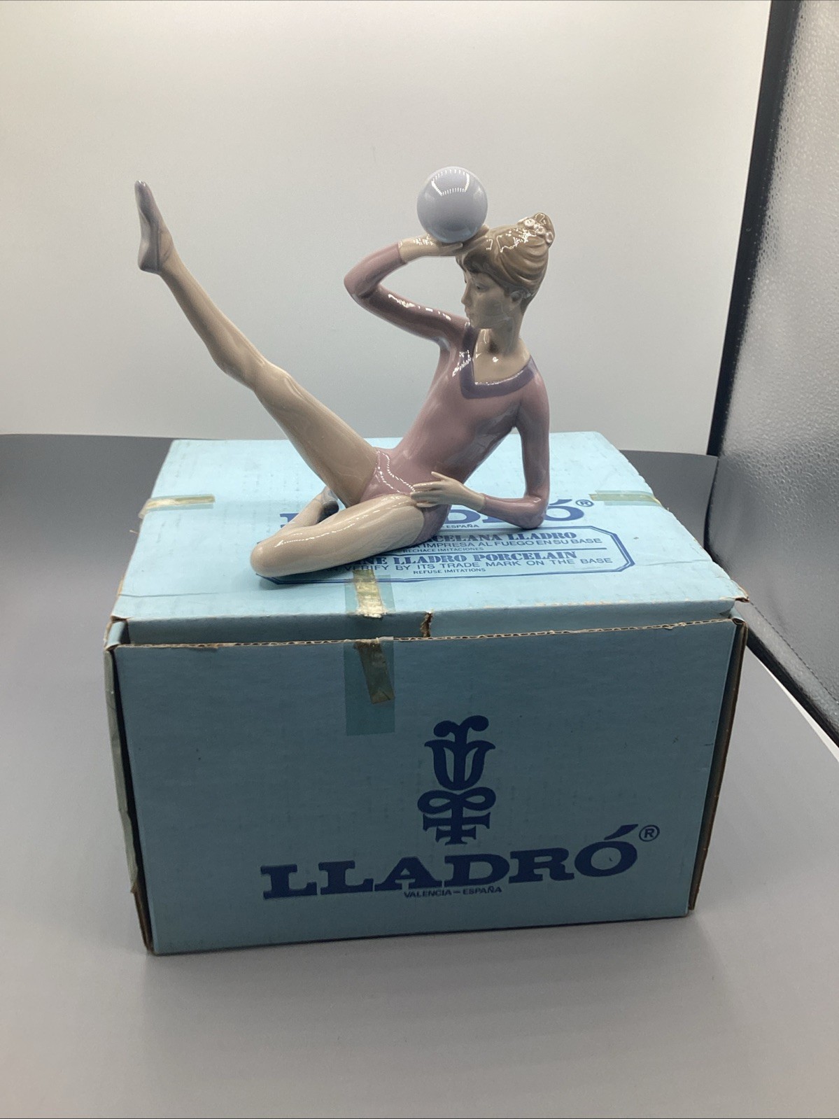 LLADRO 5332 Gymnast Balancing Ball Retired! Mint Condition! Original Box! Rare!