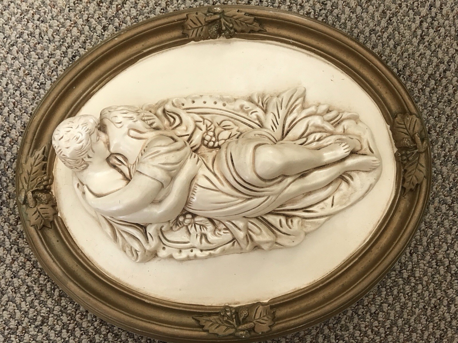 VINTAGE ROMANTIC BAS RELIEF ROMAN “ENTWINED LOVERS” 16” OVAL WALL PLAQUES L👀K !