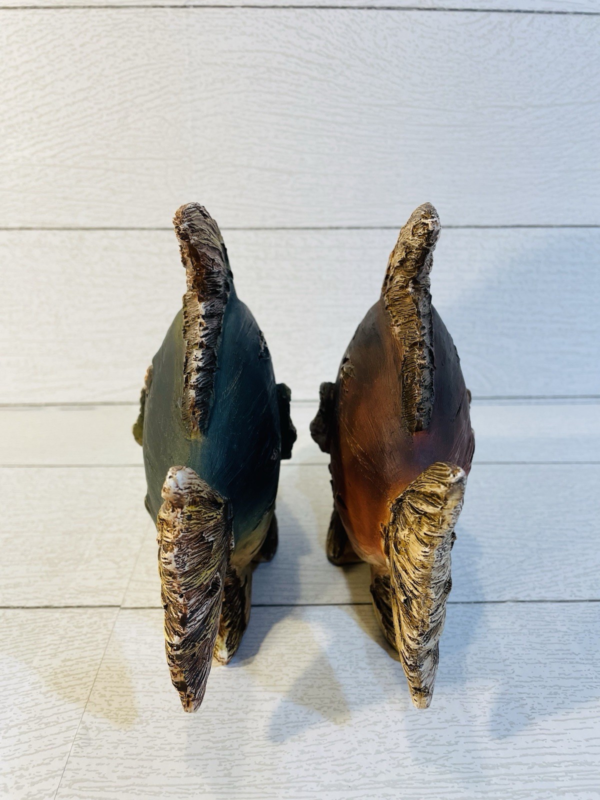 Set 2 Seymour Mann Vintage Rustic Fish Figurine Resin Blue Red Faux Driftwood