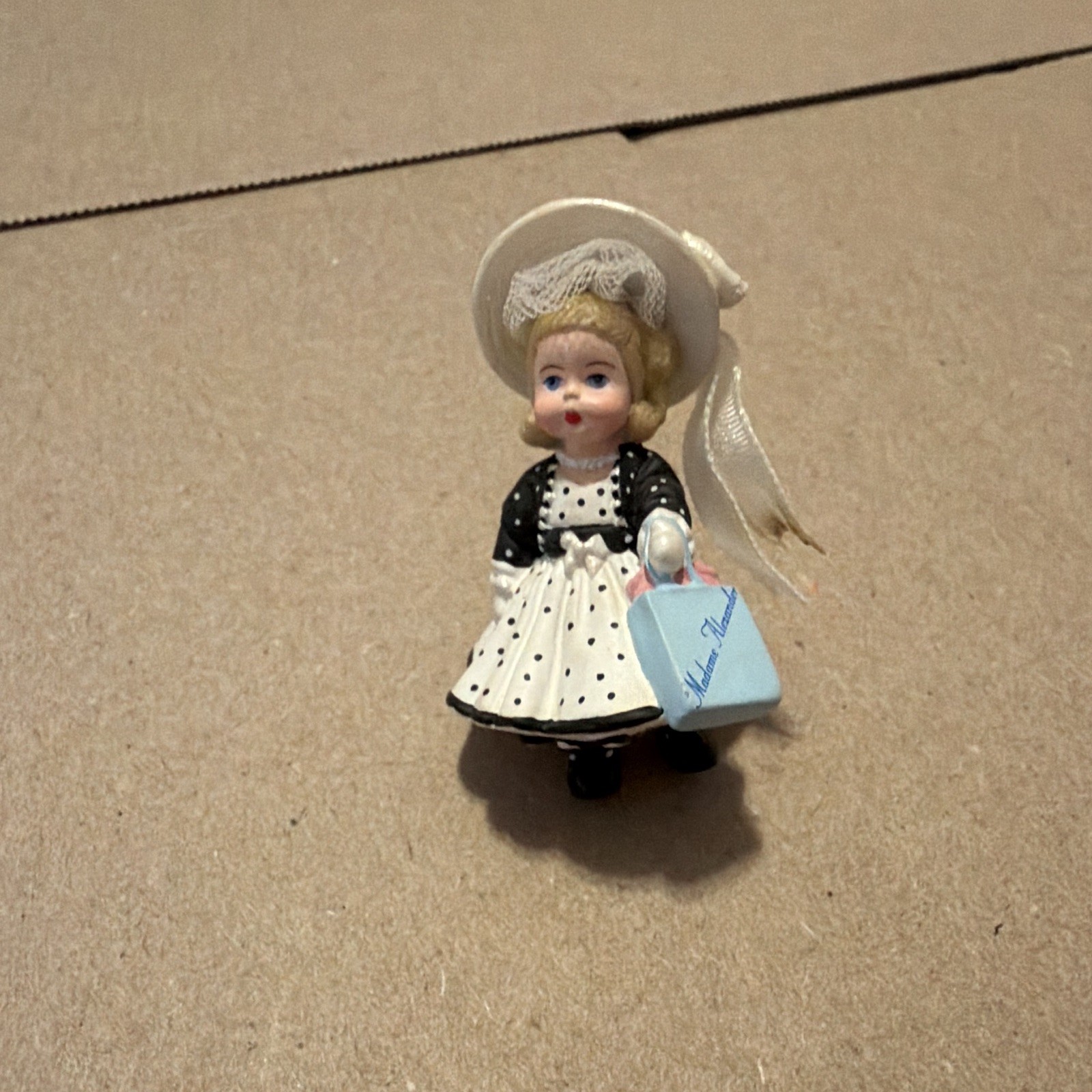 Madame Alexander Park Avenue Wendy 1999 Mini Porcelain Figurine w/ Hat & Purse