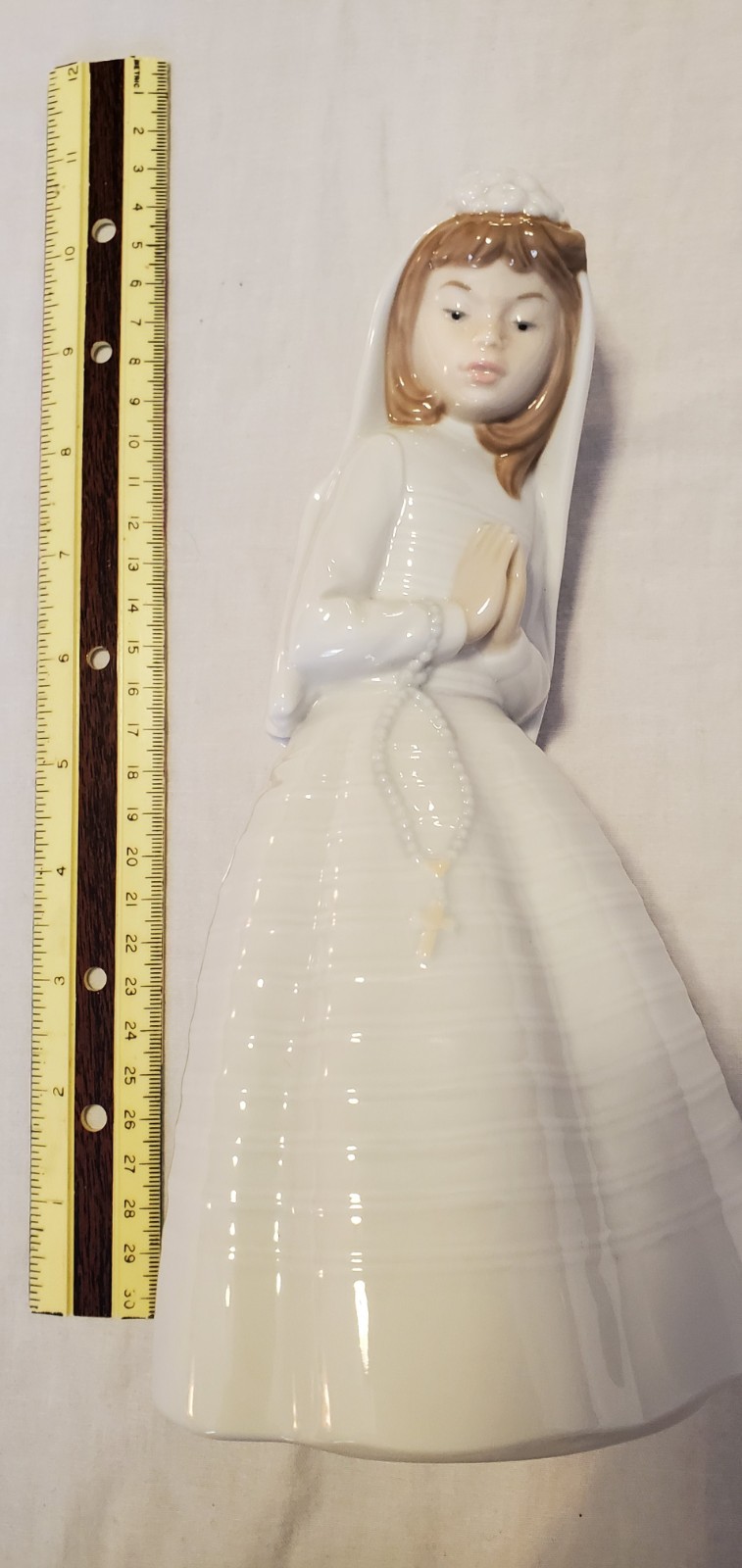 Nao by Lladro First Communion Praying Girl Porcelain Figurine Holding Rosary