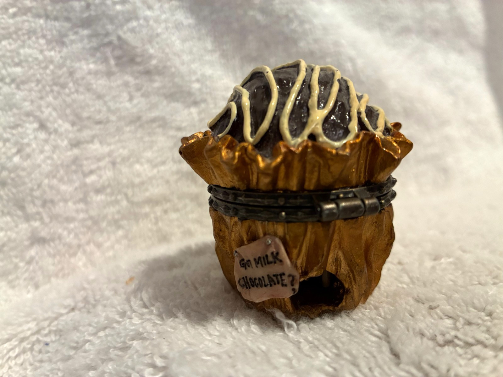 Boyds Bears Treasure Box Lovie’s Truffle 2″ t x 1 3/4″ x 1 3/4″