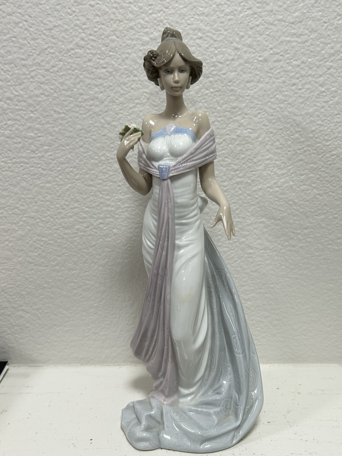 Lladró 6366 Summer Infatuation (Verano) Porcelain Figurine No Box