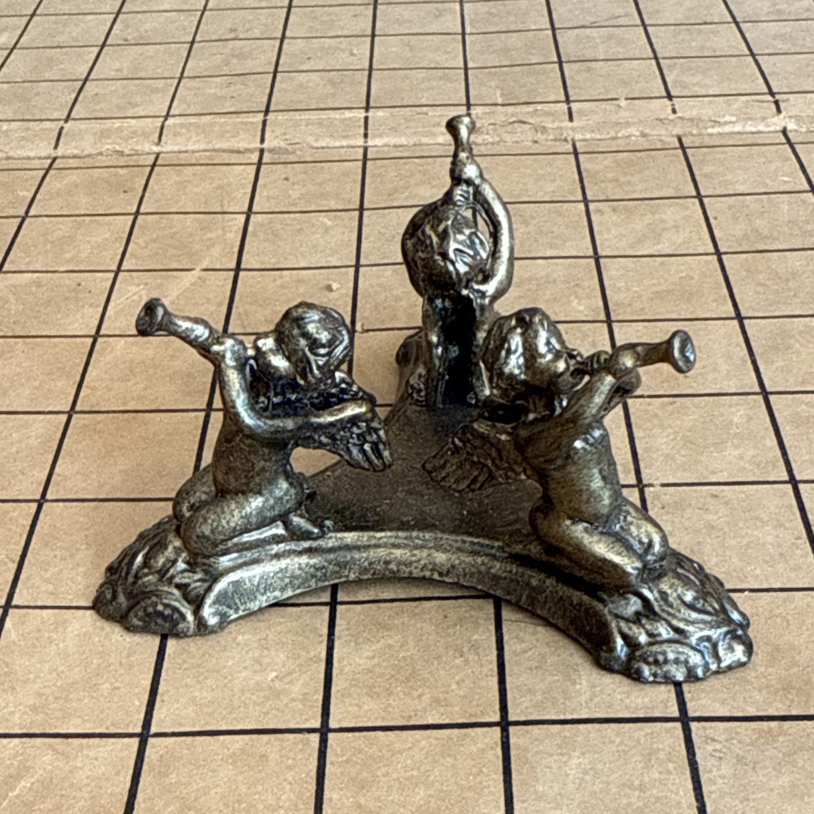Vintage Cast Metal Figurine 3 Angels Cherubs Blowing Horns Candle Trinket Holder