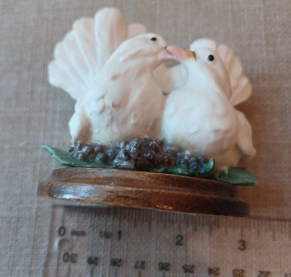Capodimonte Vtg “Cooing Pigeons” By Giuseppe Armani White Doves Love