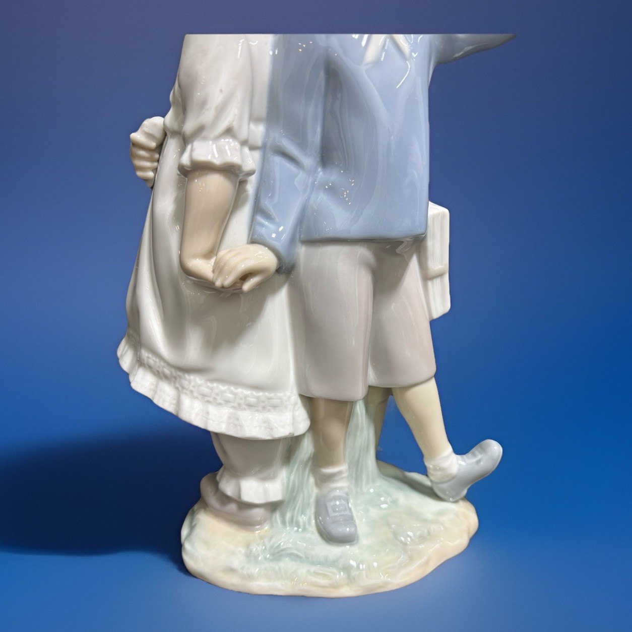Lladró #1127 Puppy Love Figurine Retired Vicente Martinez Porcelain Dog Girl (M)