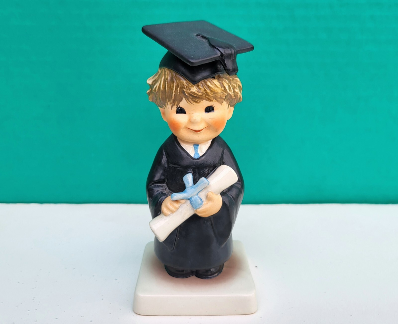 Goebel Hummel Graduate Figurine GRADUATE W DIPLOMA 1970 West Germany