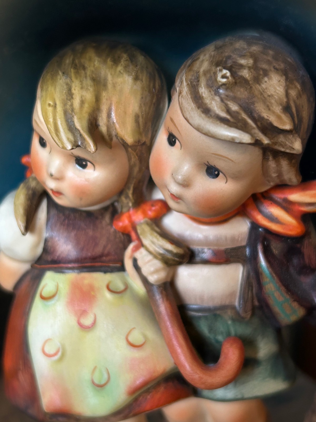 Classic Hummel #71 STORMY WEATHER TMK 3 – Boy & Girl Under Umbrella 6″ tall