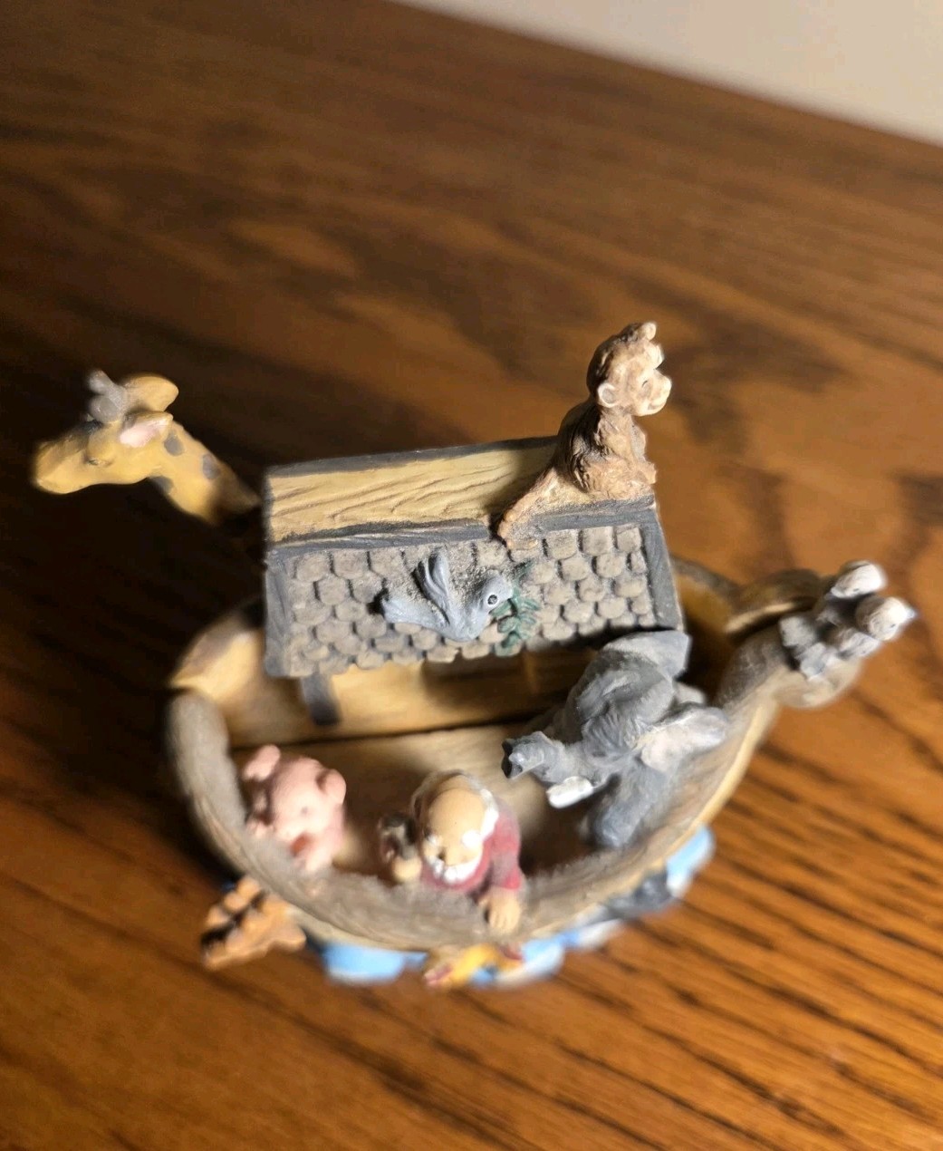 Noah’s🐘Ark Hinged Resin🦏Figurine Shows🦁Scene on🐇the inside 3.5 in Opens Up