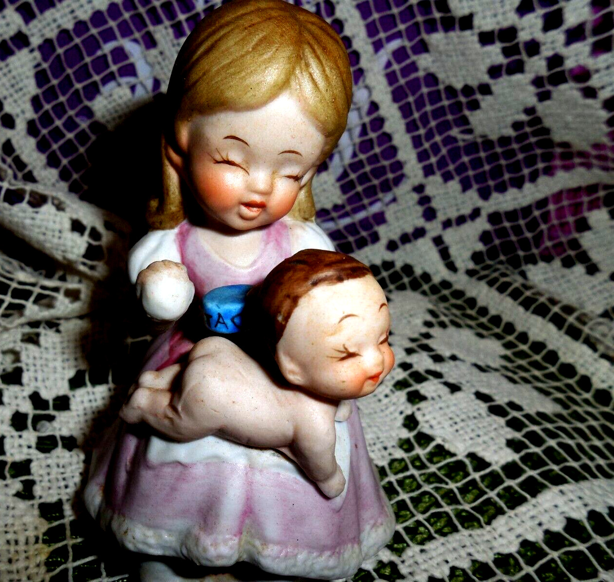 VTG GEORGE GOOD PORCELAIN MOTHER WASHING BABY Figurine 3.50″T