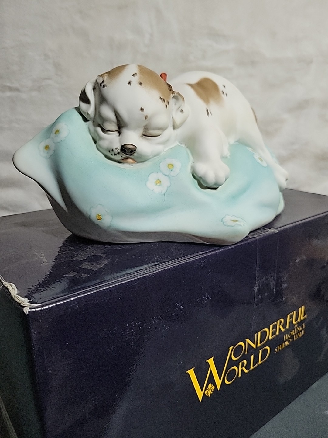 Wonderful World By Florence Studio English Setter Puppy On Pillow