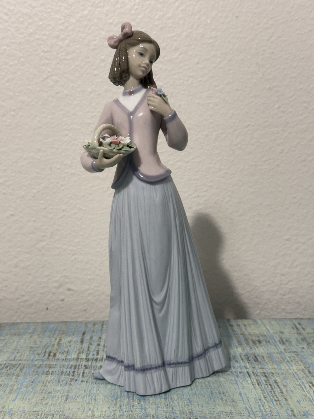 Lladro Innocence in Bloom #7644 Porcelain Figure 1996 Retired Vintage Mint