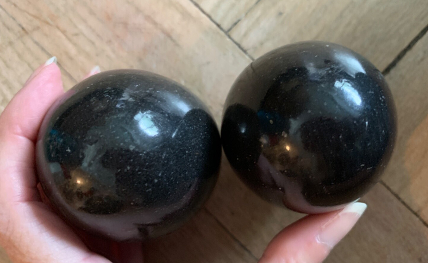 2 Vintage Alabaster Marble ca.3″ Eggs Black 9.0/9.4oz