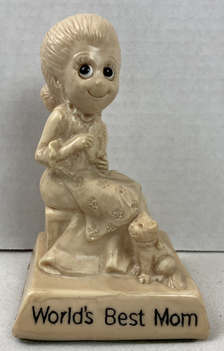 R & W Berries Co’s World’s Best Mom 5″ Figure 1975 Resin w/ Cat #22H