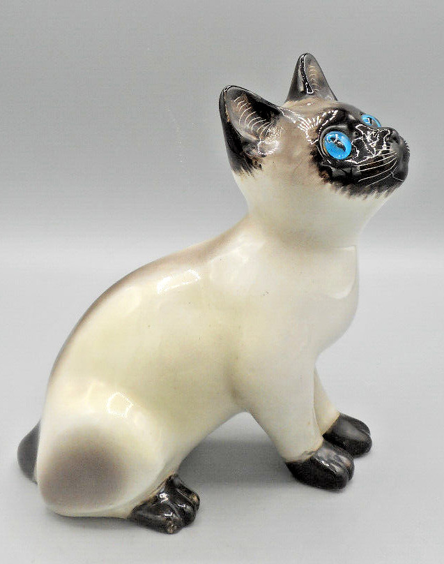 Vintage Pottery Siamese Cat Ceramic Blue Glass Eyes Brown Beige Italy 7″ Tall