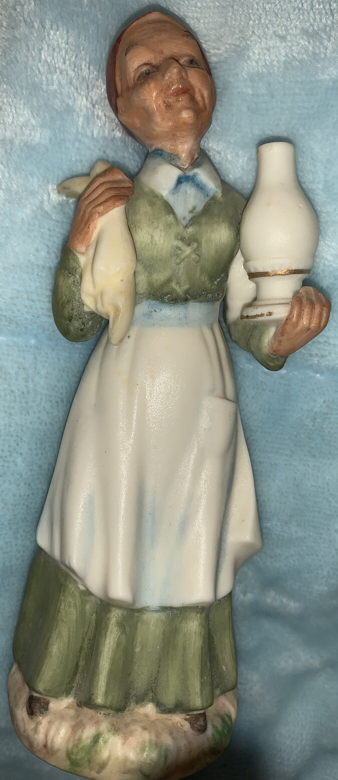 ARCO FINE QUALITY DALLAS Old Lady Mother w/ Cloth & Lamp