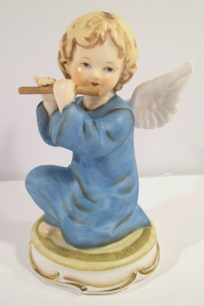 Gorham The Angels Serenade Porcelain Angel with Flute Figurine, Marun