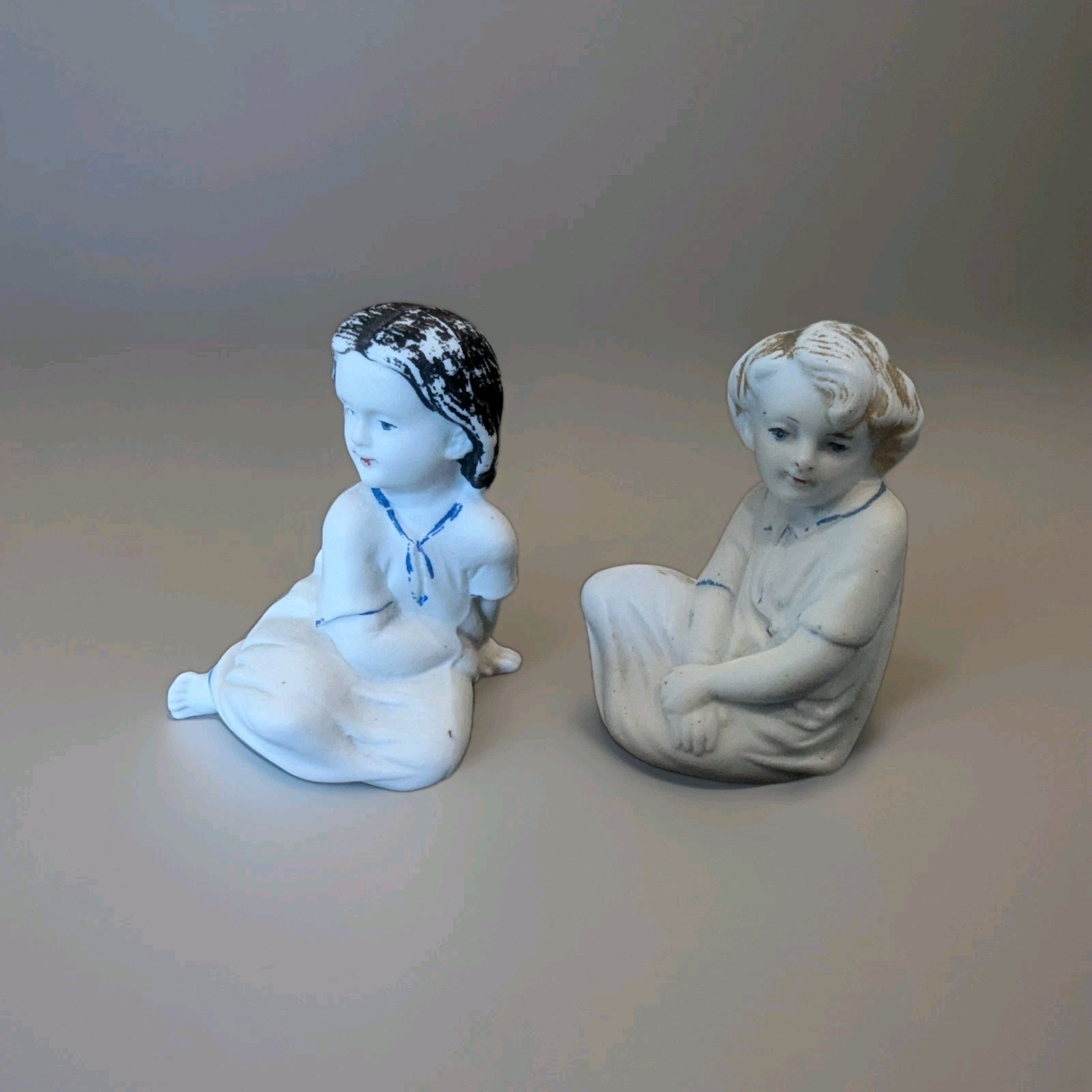 Vintage 2″ Sitting Friends Sisters Porcelain Unmarked similar to Piano Babies