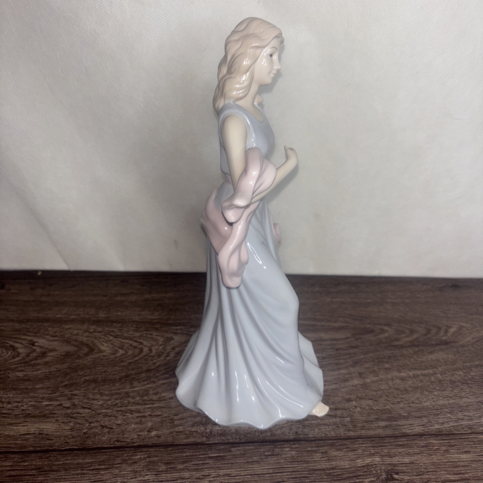 Elegant Porcelain Woman Figurine With Flowing Gown And Scarf 9 In Tall Vintage