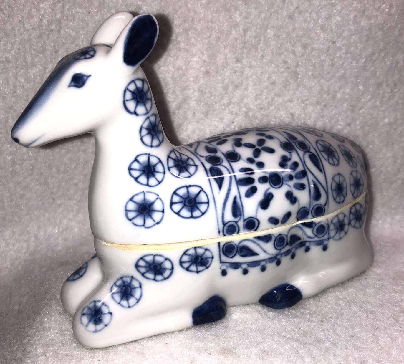 Vintage Porcelain Laying Deer Lidded Trinket Box Cobalt Blue White 5″ L Thailand