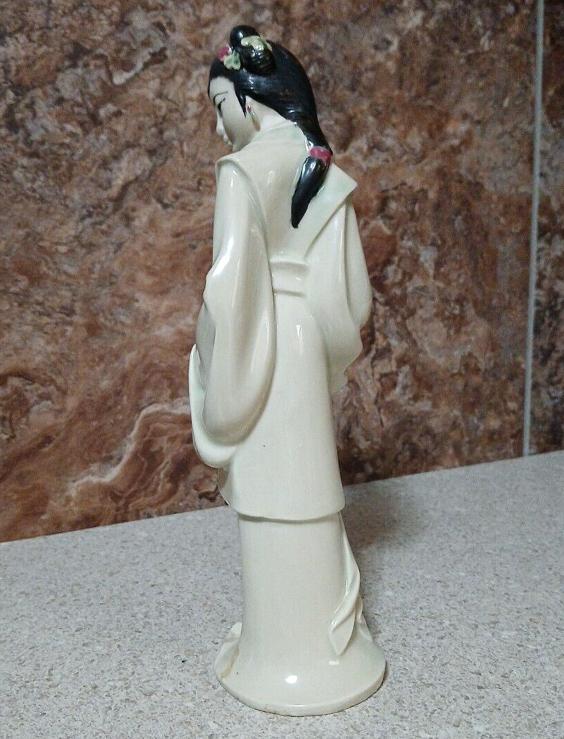 Beautiful Vintage Asian Woman Porcelain Figurine 9″H